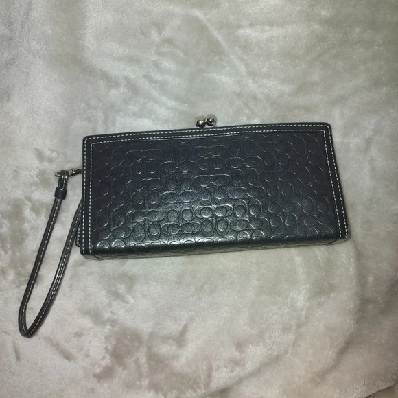 Coach Black Leather Signature C Embossed Kiss Lock Wristlet - Picture 4 of 14